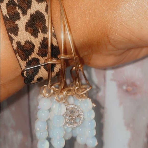 Golden vibes adjustable bangles - Picture 5 of 5